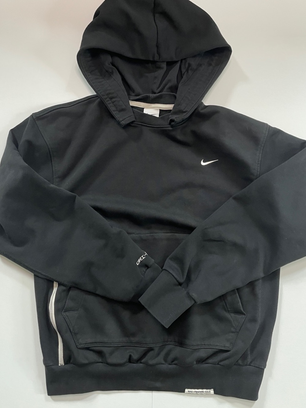 Nike Men’s Dri-FIT Standard Issue Pullover Basketball Hoodie
